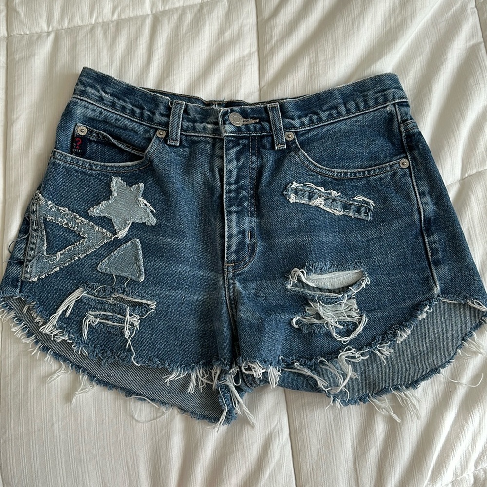 Guess distressed jean shorts size 28